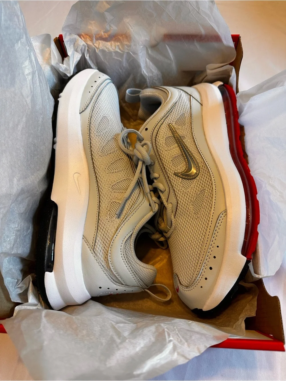 Nike Air Max AP  Men’s Silver/Metallic Mesh Sneakers Size 8.5 Box No Lid.